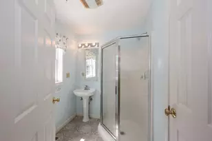 8 Rainbow Dr, Londonderry, NH 03053 - Photo 17
