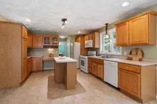 13 Lantern Dr, Sandown, NH 03873 - Photo 3