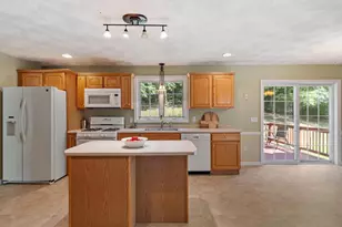 13 Lantern Dr, Sandown, NH 03873 - Photo 9