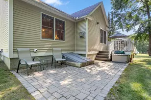 10 Cortland Ave, Stratham, NH 03885 - Photo 9