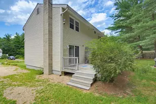 10 Woodburn Dr, Litchfield, NH 03052 - Photo 3