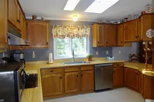 60 Manfield Ct, Laconia, NH 03249 - Photo 3