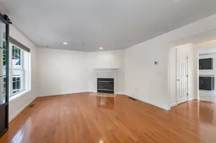 4 Georgetowne Dr, Nashua, NH 03062 - Photo 3