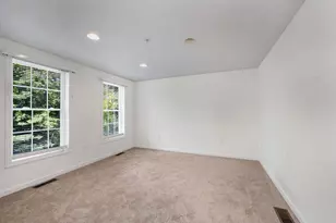 4 Georgetowne Dr, Nashua, NH 03062 - Photo 13