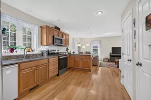 14 Holton Cir, Londonderry, NH 03053 - Photo 7