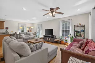 14 Holton Cir, Londonderry, NH 03053 - Photo 3