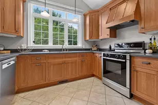 122 Island Pond Rd, Derry, NH 03038 - Photo 9
