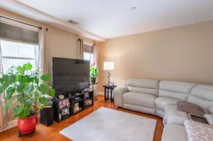 77 Deerwood Dr, Nashua, NH 03063 - Photo 5