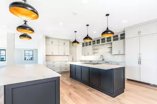 70 Maplewood Ave, Portsmouth, NH 03801 - Photo 9