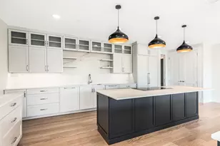 70 Maplewood Ave, Portsmouth, NH 03801 - Photo 11
