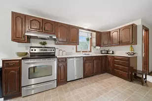 7 Susan Dr, Derry, NH 03038 - Photo 9