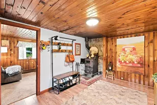 33 Beacon Hill Rd, Derry, NH 03038 - Photo 9