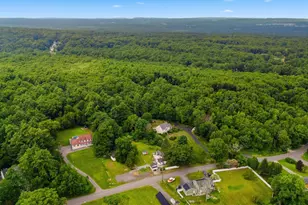 33 Beacon Hill Rd, Derry, NH 03038 - Photo 1