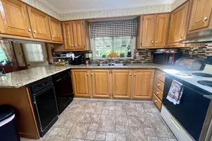 207 Donald Dr, Goffstown, NH 03045 - Photo 5