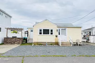 24 Wall St, Hampton, NH 03842 - Photo 1