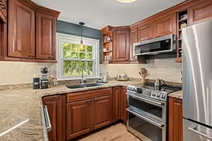 16 Juniper Dr, Amherst, NH 03031 - Photo 3