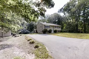 25 Chagnon Ln, Pelham, NH 03076 - Photo 1
