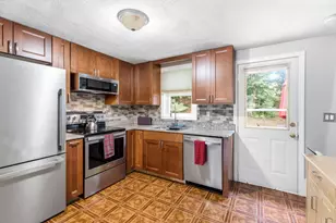 105 Stonegate Ln, Derry, NH 03038 - Photo 9