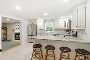 16 Alyssa Dr, Derry, NH 03038 - Photo 7