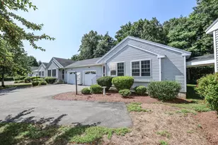 7 Rainbow Dr, Londonderry, NH 03053 - Photo 3