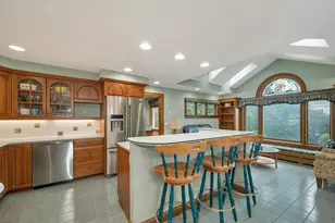 284 Hawthorne St, Manchester, NH 03104 - Photo 1