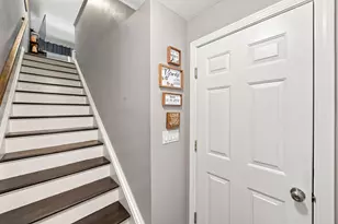 1029 S Mammoth Rd, Manchester, NH 03109 - Photo 27