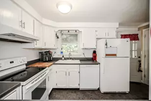33 Blossom Ln, Merrimack, NH 03054 - Photo 5