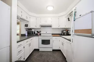 33 Blossom Ln, Merrimack, NH 03054 - Photo 3