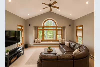 14 Shasta Drive, Londonderry, NH 03053 - Photo 5
