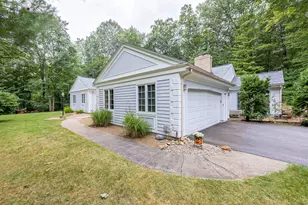 20 Buttonwood Rd, Bedford, NH 03110 - Photo 3