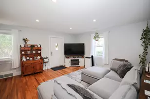 4 Woodbury Ln, Bedford, NH 03110 - Photo 5