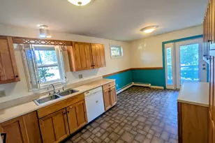 33 Chestnut St, Claremont, NH 03743 - Photo 7