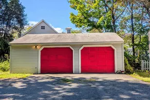 33 Chestnut St, Claremont, NH 03743 - Photo 29
