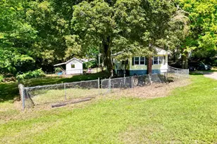 14 Pleasant St, Goffstown, NH 03045 - Photo 3