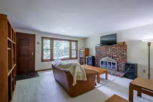 19 Comstock Dr, Milford, NH 03055 - Photo 3