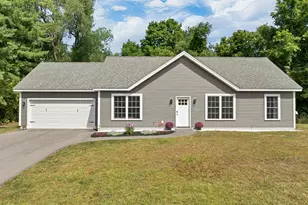 562 Pickering Rd, Rochester, NH 03867 - Photo 1