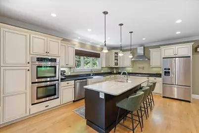 137 Garland Drive, Pelham, NH 03076 - Photo 3