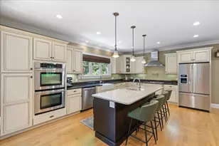 137 Garland Dr, Pelham, NH 03076 - Photo 3