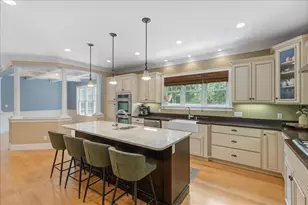 137 Garland Dr, Pelham, NH 03076 - Photo 5