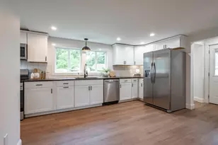 193 E Dunstable Rd, Nashua, NH 03062 - Photo 5