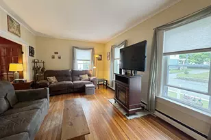 8 Henry St, Claremont, NH 03743 - Photo 9