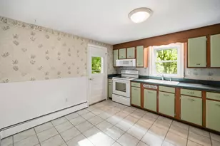 7 Fran Ave, Plaistow, NH 03865 - Photo 5