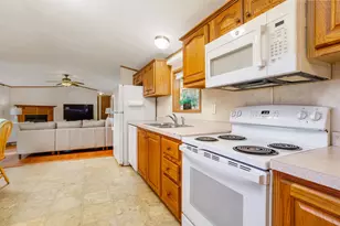 139 Rockingham Rd, Derry, NH 03038 - Photo 19