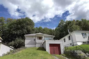 568 Rockingham St, Berlin, NH 03570 - Photo 3