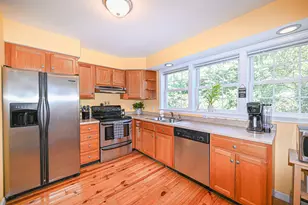1029 S Mammoth Rd, Manchester, NH 03109 - Photo 13