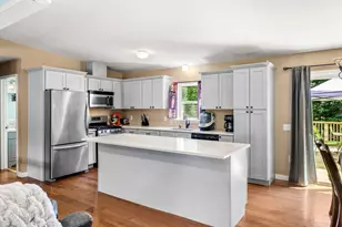 9 Dee Dee Dr, Sandown, NH 03873 - Photo 5