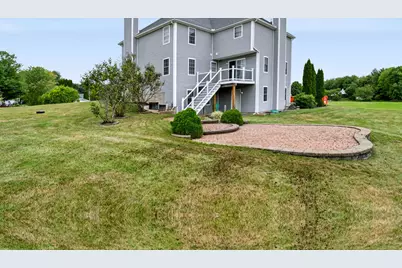 4 Day Break Drive, Plaistow, NH 03865 - Photo 3