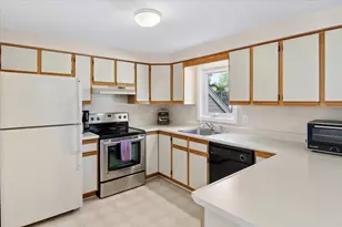 26 Eastmeadow Way, Manchester, NH 03109 - Photo 5
