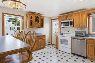 10 Lilac St, Hudson, NH 03051 - Photo 7