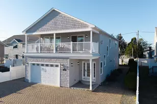 562 Nashua St, Seabrook, NH 03874 - Photo 1